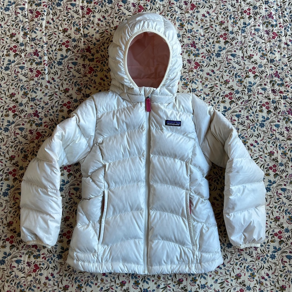 Girls white Patagonia puffer jacket size 7-8 years